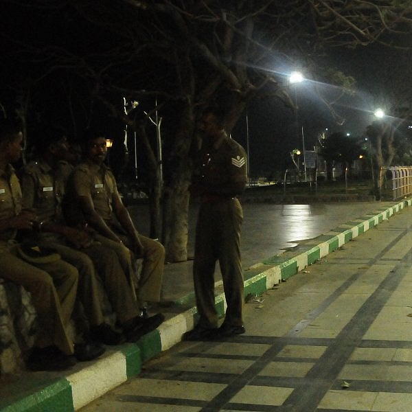 மெரினாவில் நள்ளிரவிலும் போலீஸ் பாதுகாப்பு | Police security force ...