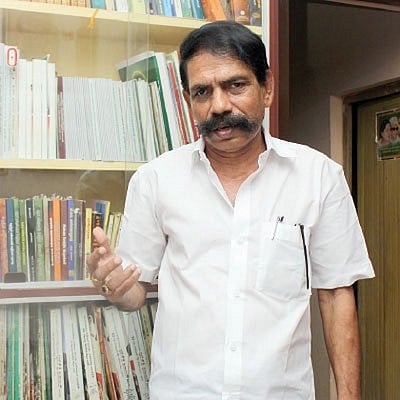 ஆவடி குமாரை ஒதுக்கிவைத்த அ.தி.மு.க! -செய்தித் தொடர்பாளர்களின் உள்ளடி ...