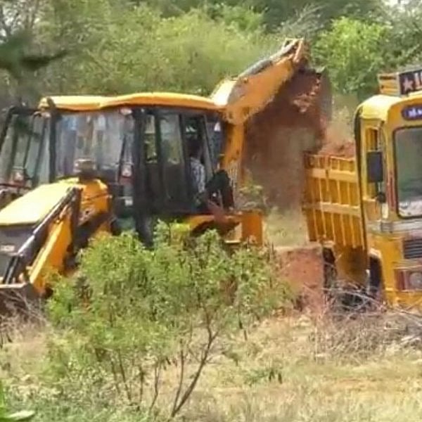 'மரண குழிகளாக மாறும் பள்ளங்கள்!' - மணல் கொள்ளையால் மேலூரில் விபரீதம் ...