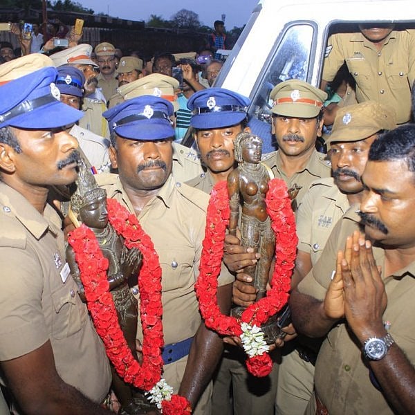 `60 ஆண்டுகளுக்குப் பிறகு சொந்த மண்ணுக்கு வந்த ராஜராஜ சோழன் சிலை ...