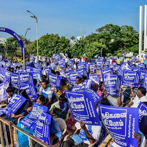 புதுச்சேரியில் கடற்கரை சாலை காந்தி சிலை அருகில் நடந்த Rally for Rivers ...