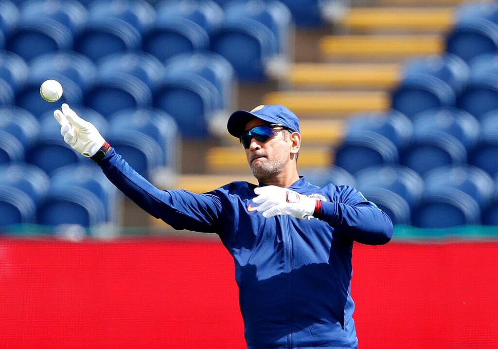 Dhoni: `மன்னிக்கப் பழகுங்கள்; கடந்து செல்லுங்கள், அது வாழ்க்கையில்..! - தோனி சொல்லும் அட்வைஸ்