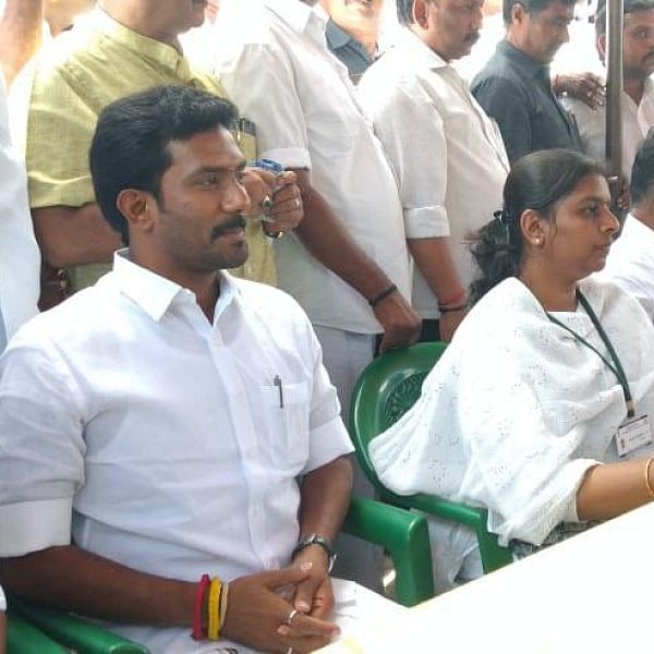 விகடன் செய்தி எதிரொலி - ராசிமலை சென்ற ஓ.பி.எஸ், ரவீந்திரநாத் குமார் ...