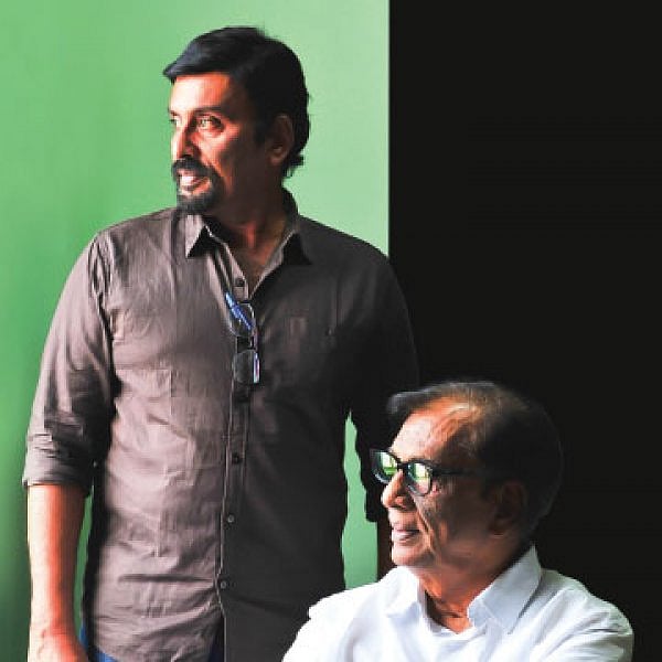 Ananda Vikatan - 05 June 2019 - 15 வருடப் பிரிவு... ஒரு படம் சேர்த்தது ...