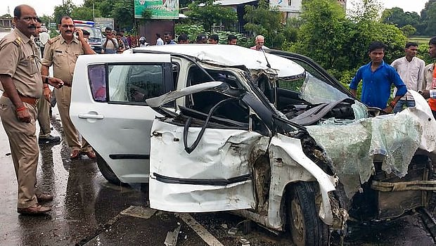 உன்னாவ் பாலியல் வன்கொடுமை வழக்கு: விபத்து ஏற்படுத்தப்பட்ட கார்