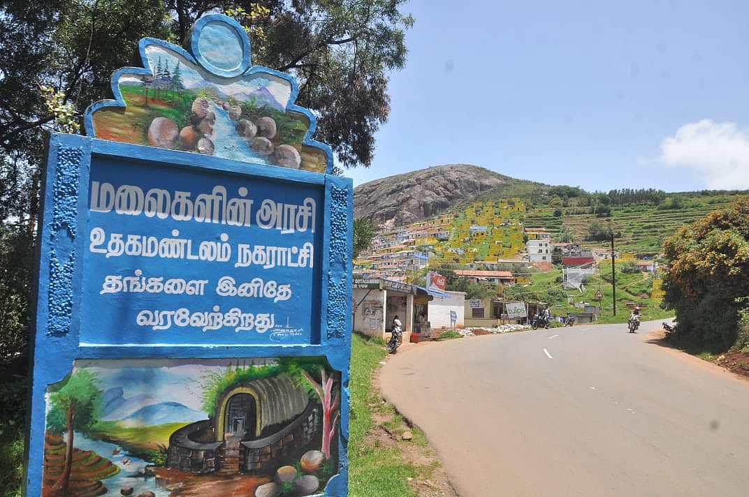 பா.ஜ.க-வுக்கு ஒதுக்கப்பட்ட ஊட்டி; தலைமைக்கு எதிராக போராட்டத்தில் இறங்கிய அ.தி.மு.க நிர்வாகிகள்!