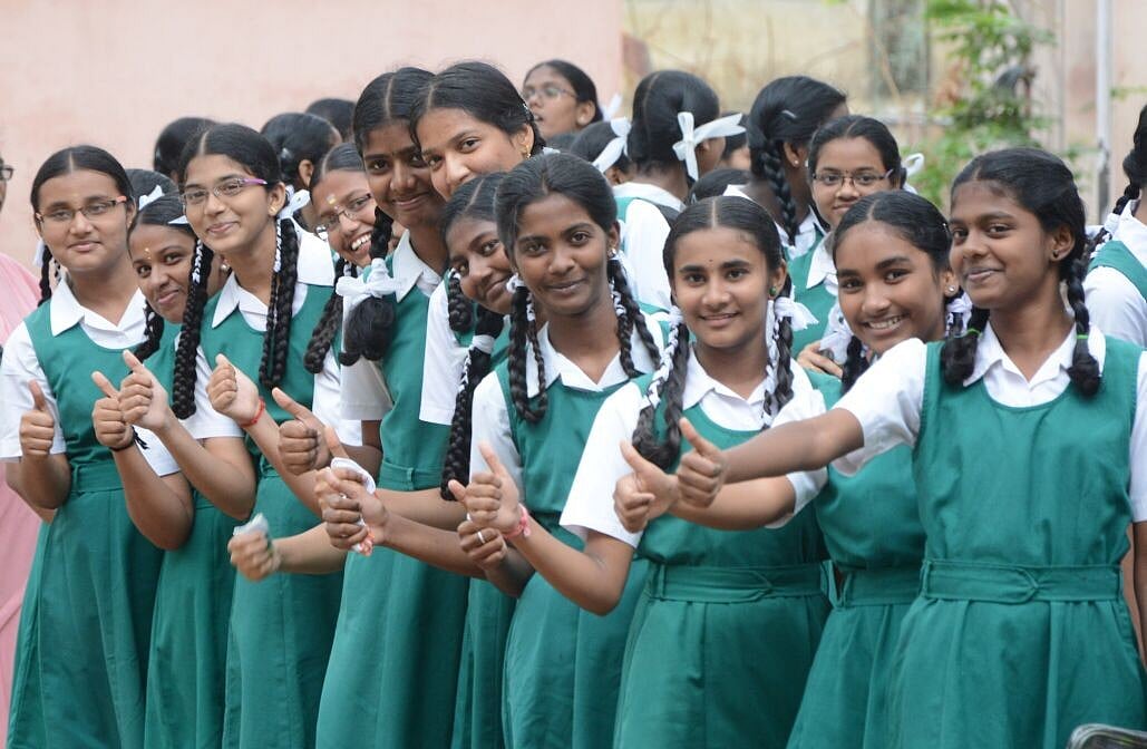 மாணவிகள்