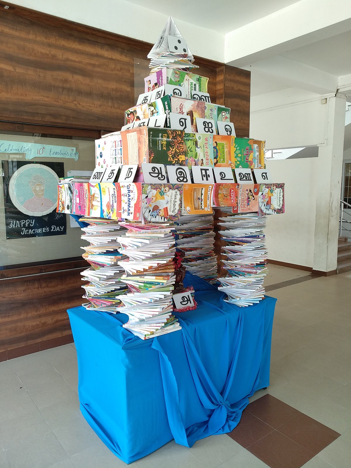 1300 புத்தகங்களை கொண்டு சரஸ்வதிக்கு கோயில்! அசத்திய கரூர் ஆசிரியர்! karur teacher create