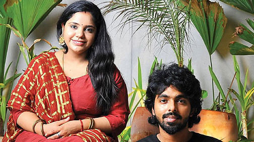 `விவாகரத்து கோரி மனு தாக்கல் - விசாரணைக்கு ஒரே காரில் வந்து சென்ற ஜி.வி பிரகாஷ் - சைந்தவி