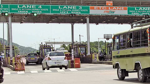 Junior Vikatan - 22 December 2019 - விதிகளை மீறும் டோல்கேட்கள்... கண்டுகொள்ளாத ஆட்சியாளர்கள்! | Atrocities of Tollgates