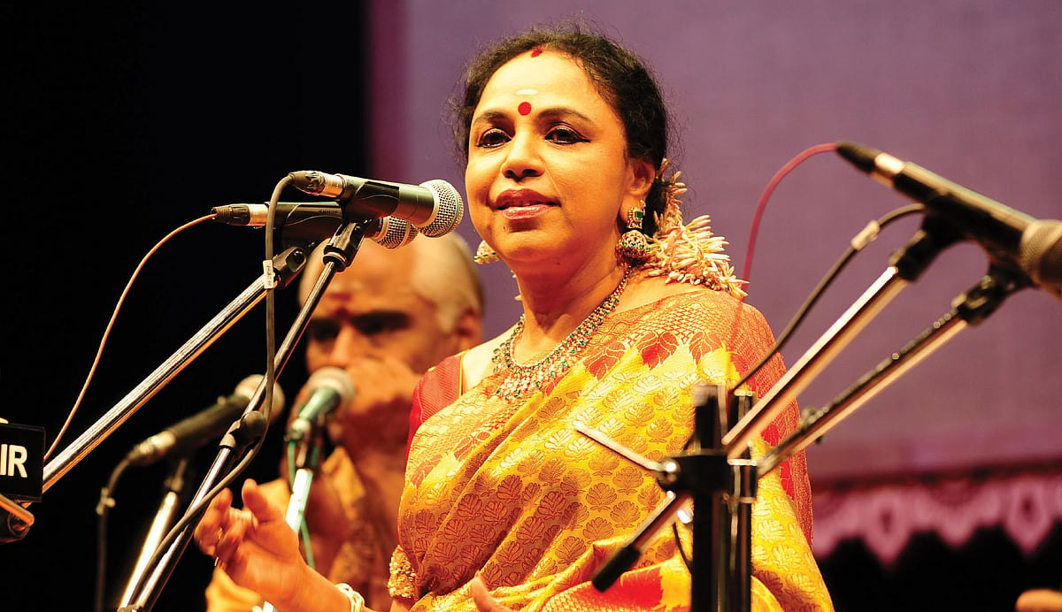 ``அழகா காமிச்சுக்கணுங்கிற ஆசை ஆண்களுக்கும் இருக்கு”- கச்சேரி அனுபவங்களை ...