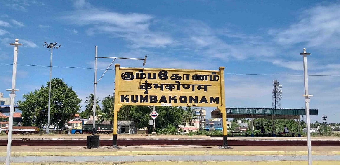 அரசுப் பள்ளி ஆண்டு விழாவில் மது குடித்து வந்த மாணவிகள் - அதிச்சியில் ஆசிரியர்கள்; கவலையில் பெற்றோர்