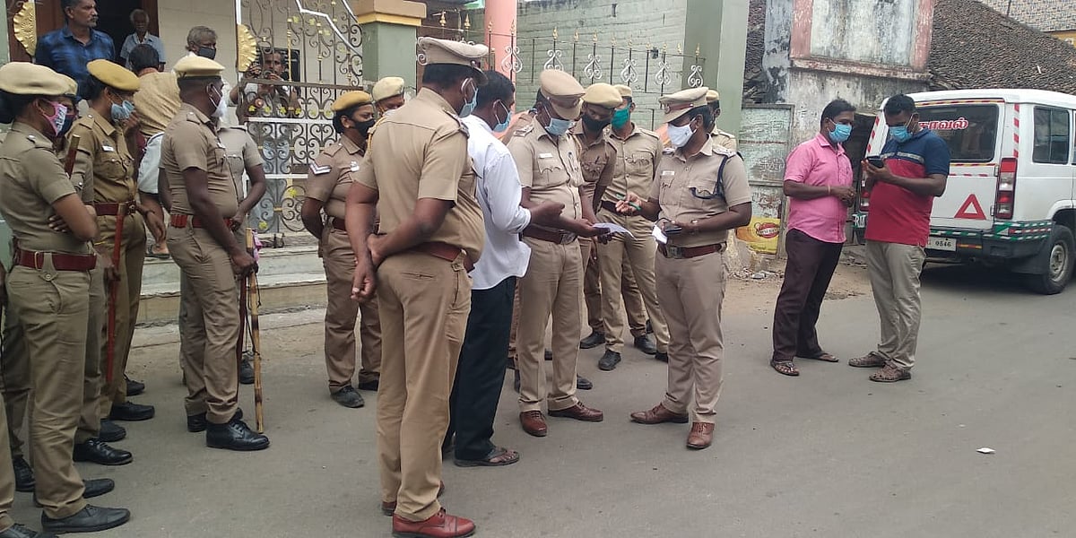 காதலனை திருமணம் செய்ய `சப் இன்ஸ்பெக்டர் கெட்டப்பில் சுற்றிய பெண்... போலீஸில் சிக்கியது எப்படி?