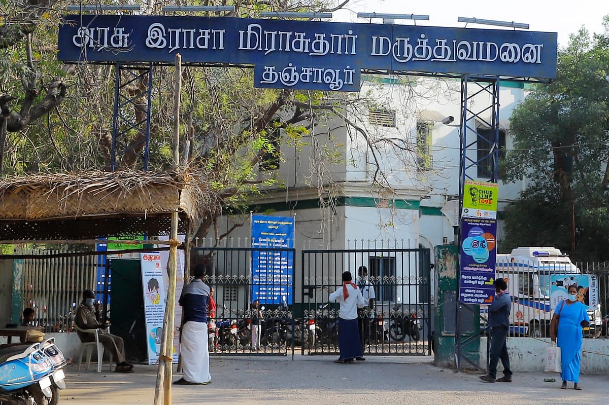 தஞ்சாவூர்: அரசு மருத்துவமனை மகப்பேறு வார்டில் தீ விபத்து; கர்ப்பிணிகள் மீட்பு; கொதிக்கும் மக்கள்