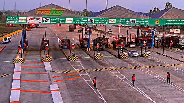 Toll passes: நெடுஞ்சாலை பயணம் செல்பவர்களா? ஆண்டுக்கு ரூ.3000, லைஃப் டைம் ரூ.30,000 -எது லாபம்?
