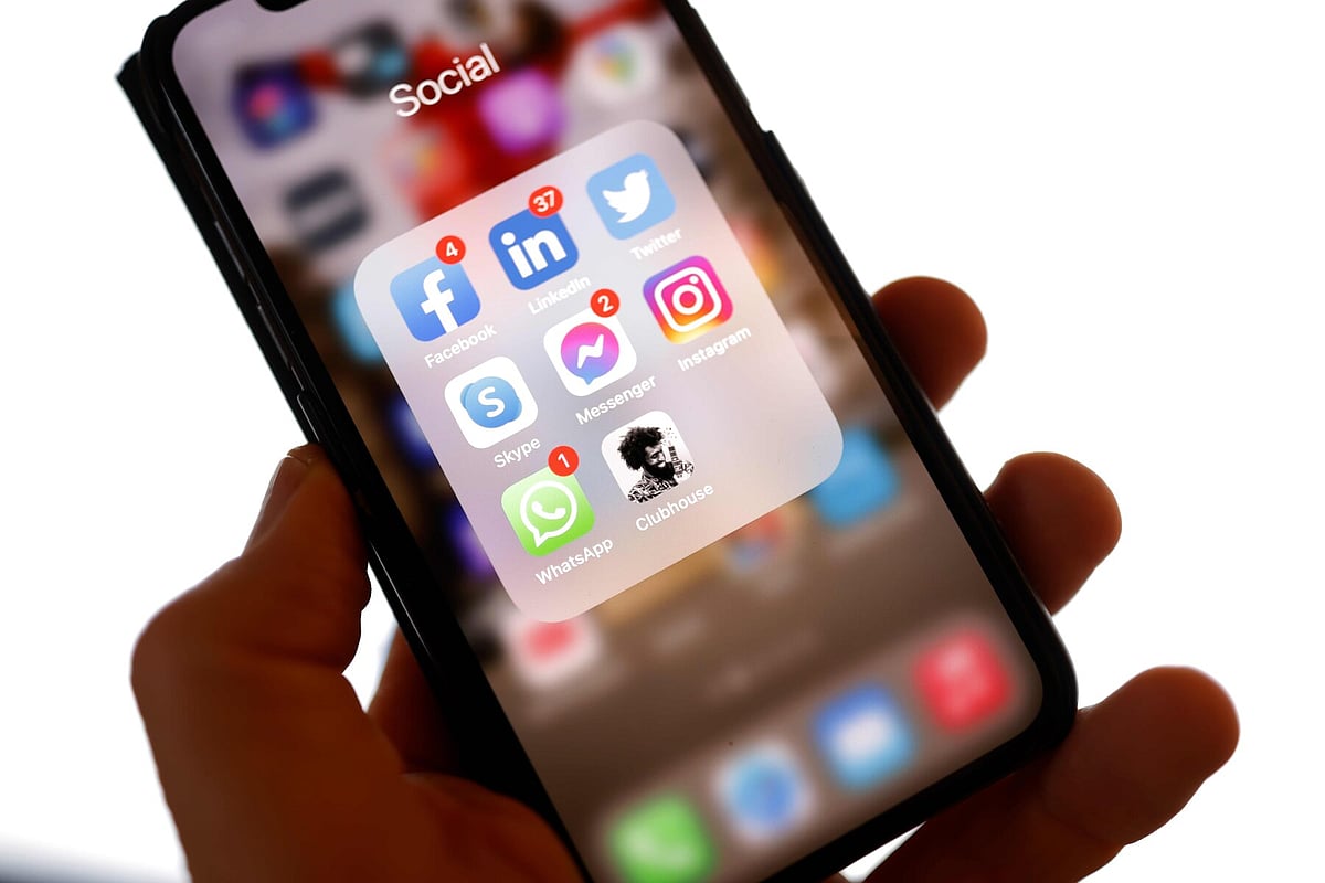 Instagram, Facebook, X: 16 வயதுக்கு உள்பட்டவர்கள் சமூக வலைதளங்கள் பயன்படுத்த தடை.. எங்கே?