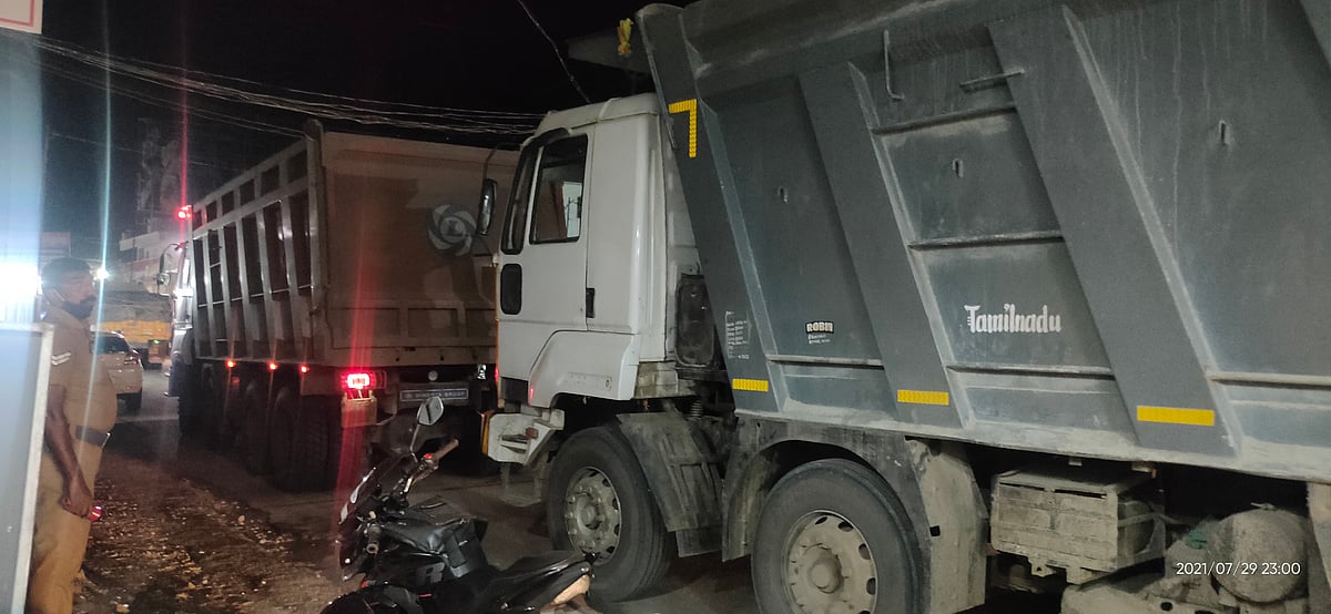 குமரி:-விபத்துகளால்-பலியாகும்-உயிர்கள்;-நான்குவழிச்-சாலை-பணி-முடியும்-வரை-கனிமவள-லாரிகள்-செல்ல-தடை