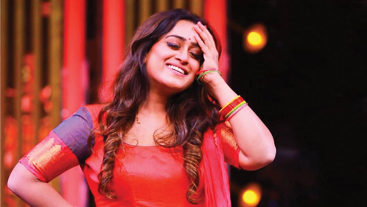 Serial-Update:-டிவி-ஏரியாவில்-பறக்கும்-TVK-கொடி;-மேன்சன்-குத்து-பாடலில்-முதலில்-ஆட-மறுத்த-ஆனந்தி