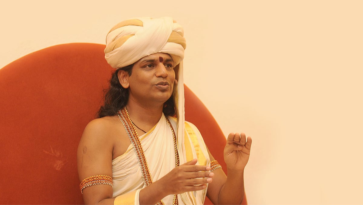 நித்தியானந்தா சீடர்களை ஆசிரமத்திலிருந்து குண்டுக்கட்டாக வெளியேற்றிய போலீஸ்! நடந்தது என்ன?