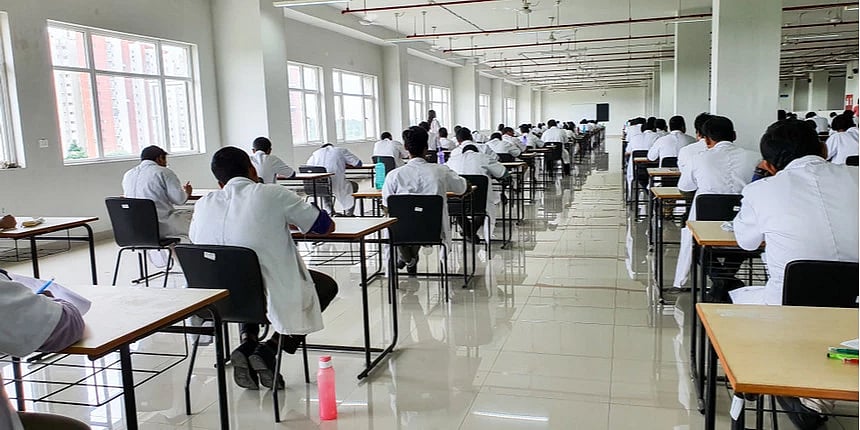NEET: `கரண்ட் கட் ஆனதால் பாதிப்பு - மாணவி வழக்கு; ரிசல்ட் வெளியிட தடை விதித்த உயர்நீதிமன்றம்!