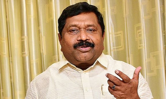 ``இரட்டை இலையும், விசில் சின்னமும் ஒன்று என பேசிவதா? TVK அங்கீகாரம் Suspend? - அதிமுக மூவ்