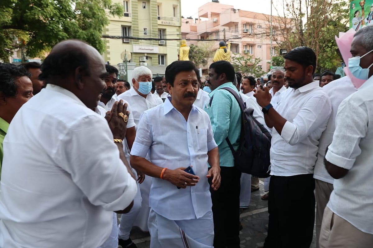 ``எனக்கு-`அந்த-நடிகை-வேண்டும்-எனக்-கேட்டால்.!---சி.வி.சண்முகம்-சர்ச்சைப்-பேச்சு