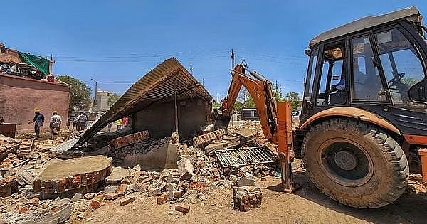 `கோயிலோ, தர்காவோ நடுரோட்டில் இருந்தால்..! - புல்டோசர் நடவடிக்கை குறித்து உச்ச நீதிமன்றம்