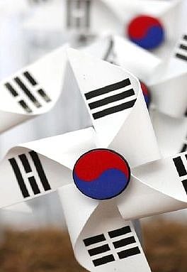 South Korea: கட்டாய ராணுவ பணியைத் தவிர்க்கத் திட்டம் போட்ட இளைஞர்; நண்பரோடு சிறையிலடைத்த அரசு!