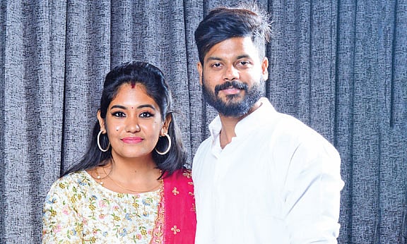 இன்று உன் பூக்களையும், வாழ்த்துகளையும் மிஸ் பண்ணுகிறேன்- கணவர் குறித்து ஸ்ருதி சண்முகப்பிரியா