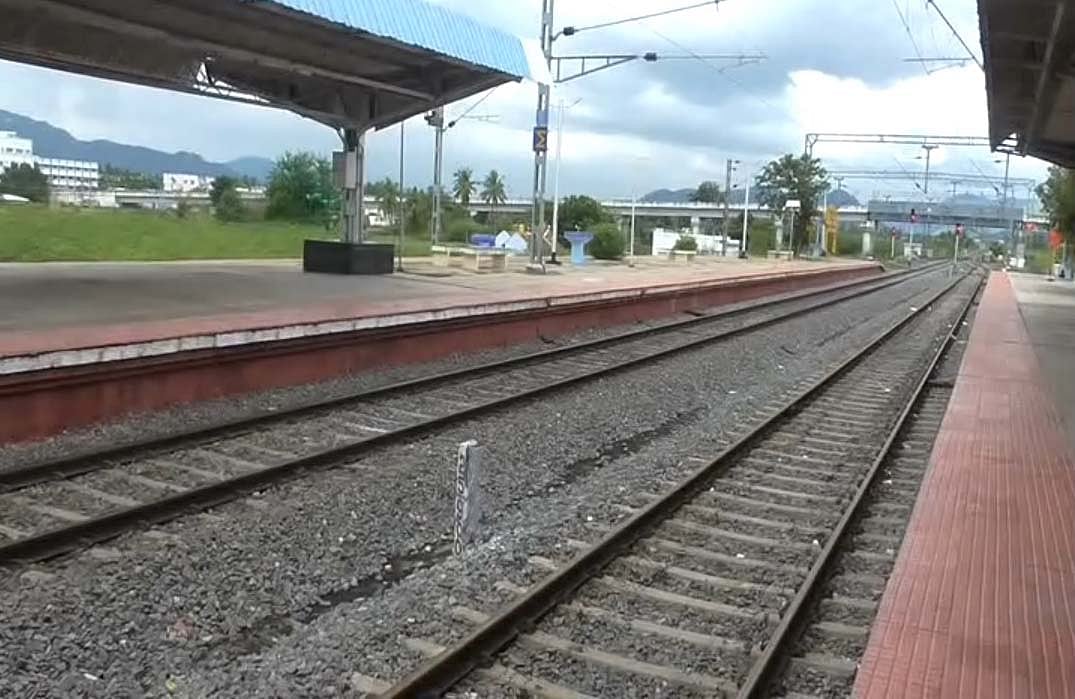Railway: மகளிர் பெட்டி அருகே தேவையின்றி சுற்றிய 889 பேர் மீது வழக்கு; எச்சரிக்கும் ரயில்வே காவல்துறை