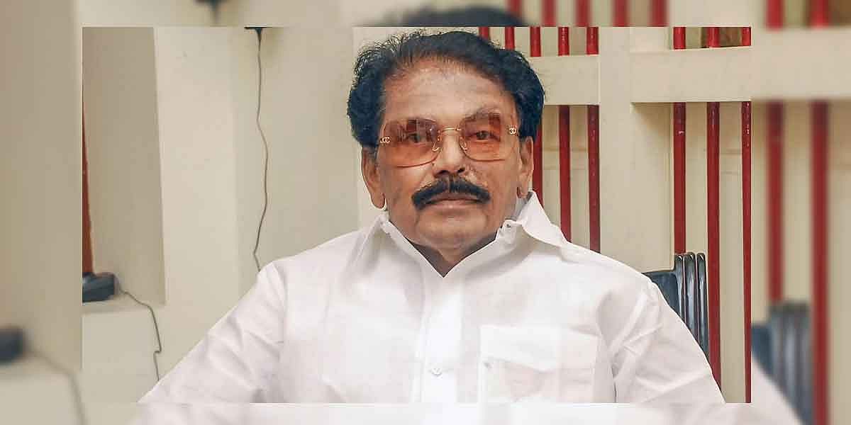 `காது, கழுத்தில் நகையுடன் வந்தால் எப்படி தருவாங்க!- கேட்ட அமைச்சர்... எழுந்த சிரிப்பலை!
