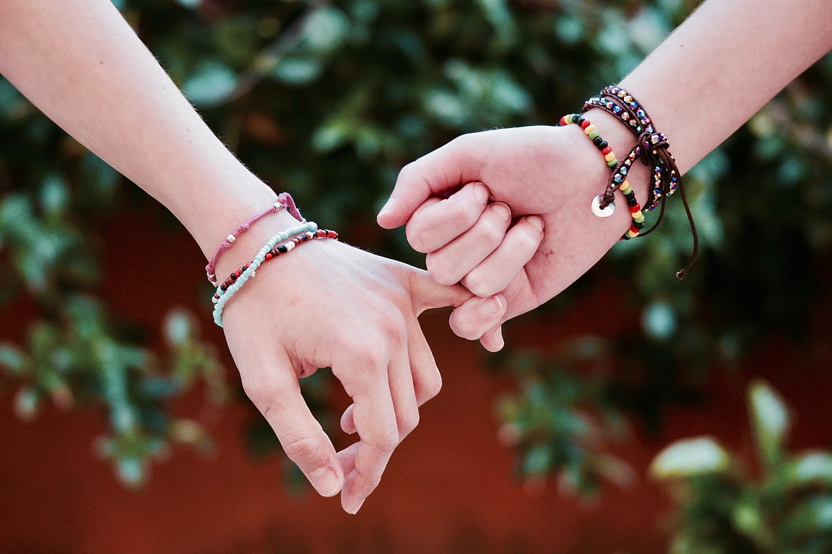 Relationship: இந்த 3-ம் இருந்தால் உங்கள் நண்பன் உங்களைக் காதலிக்கிறான் என்று அர்த்தம்!