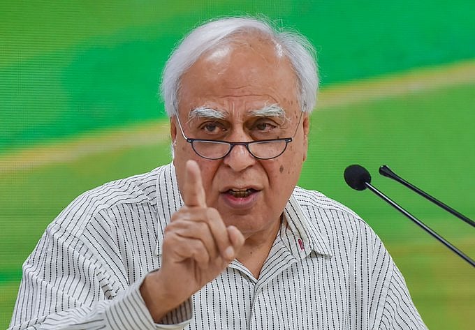 SIR விவகாரம்: உச்ச நீதிமன்றத்திற்குச் சென்று சென்று அலுத்துவிட்டது - கபில் சிபல் விமர்சனம்