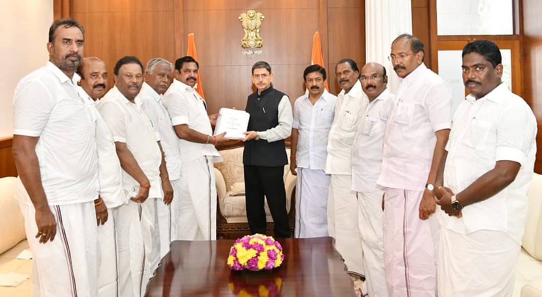 ஆளுநரை சந்தித்த எடப்பாடி 