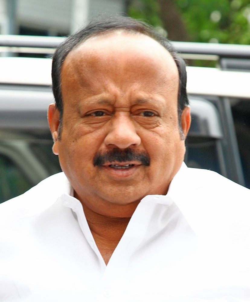 `பேப்பர் எங்கே?’ மேடையில் உதவியாளரை தரக்குறைவாக திட்டிய அமைச்சர் எம்.ஆர்.கே.பன்னீர்செல்வம்!