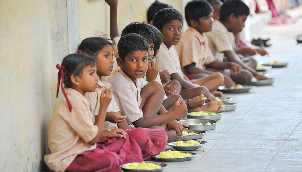 விருதுநகர்:-அரசுப்-பள்ளி-சத்துணவு-மையத்தில்-திடீர்-ஆய்வு;-சத்துணவு-அமைப்பாளர்-சஸ்பெண்ட்..!