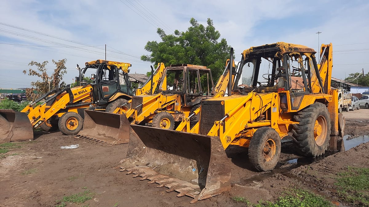 `StartUp சாகசம் 39: Excavators பெரிதாகத்தான் இருக்க வேண்டுமா? - மாற்று யோசனையில் சாதித்த Tomgo