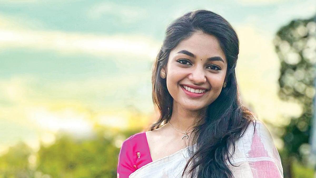 ``படித்துக்கொண்டே நடிக்கிறேன்... தெலுங்கு கற்றுவருகிறேன் - லவ் டுடே நடிகை இவானா