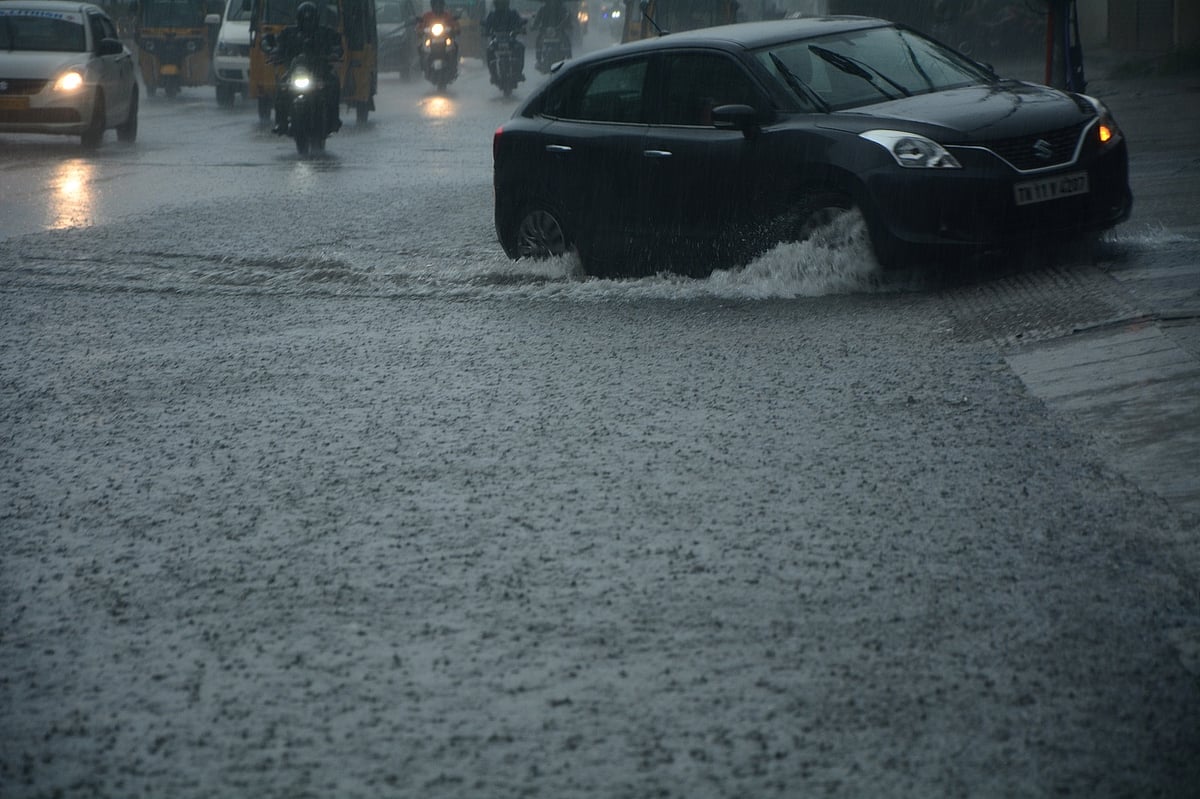 Rain Alert Driving Tips: மழை வருது; இந்தத் தப்பெல்லாம் பண்ணுவீங்க; ஆனா பண்ணிடாதீங்க