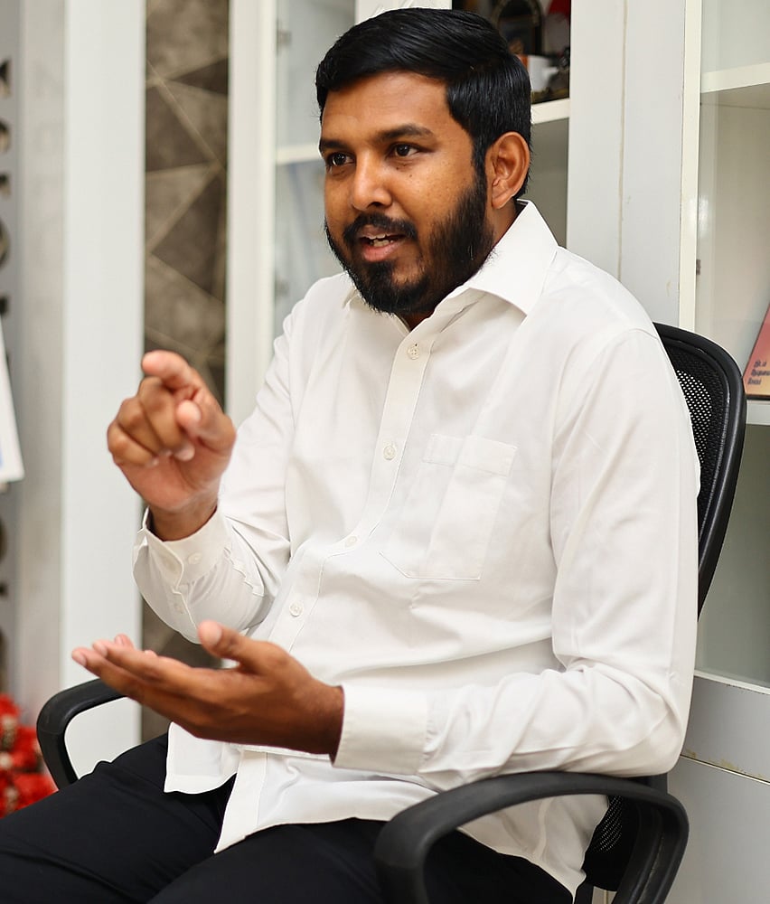 `விக்கிரவாண்டியில் அதிமுக வாக்குகள் பாமக-வுக்குப் போகாது! - ஆளூர் ஷாநவாஸ் பேட்டி