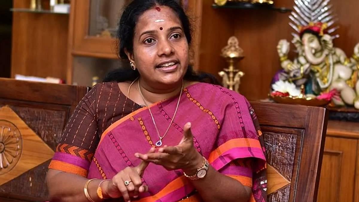 ஜெம் வீரமணி வழக்கு: திமுக-வும், தவெக-வும் வாதிட்டுக் கொண்டு காலந்தாழ்த்தாமல்..!- வானதி சீனிவாசன்
