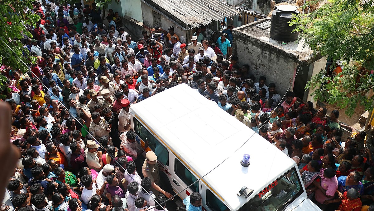 கொலை செய்யப்பட்ட சிறுமியின் உடல்