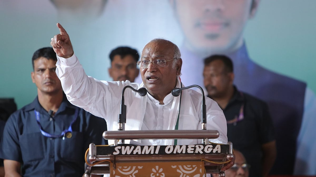 `UPS-ல் உள்ள U, மோடி அரசின் youturn-களைக் குறிக்கிறது! - புதிய ஓய்வூதியத் திட்டம் குறித்து கார்கே