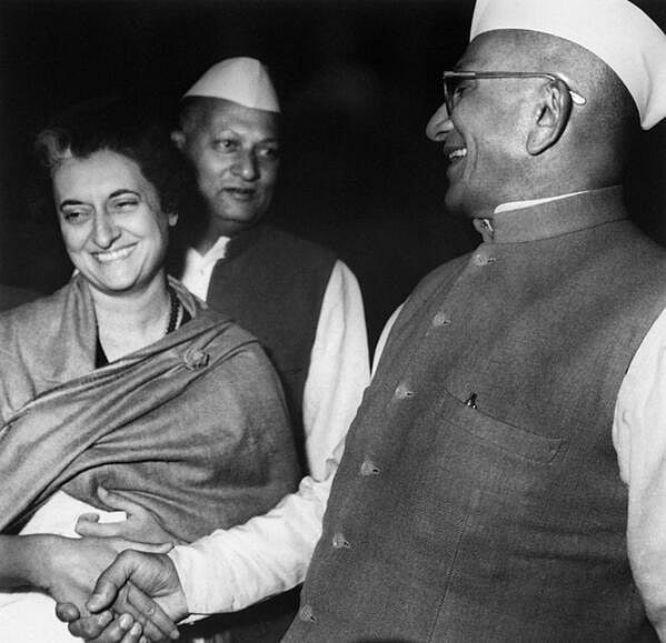 இந்திரா காந்தி - மொரார்ஜி தேசாய் 