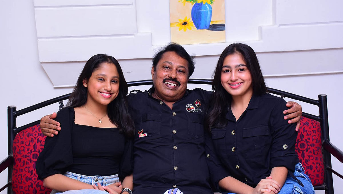 Aval Vikatan - 21 May 2024 - “ஆகச் சிறந்த அப்பான்னு பெயர் வாங்குறது என்  நோக்கமில்லை!” - இயக்குநர் இராஜகுமாரன் - மகளதிகாரம் - 3 |  series-about-father-daughter-love-3-director ...