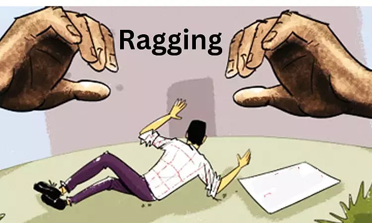 நீலகிரி: பழங்குடி மாணவருக்கு ராகிங் தொல்லை, 3-ம் ஆண்டு மாணவர்கள் 6 பேர் சஸ்பெண்டு -  என்ன நடக்கிறது?