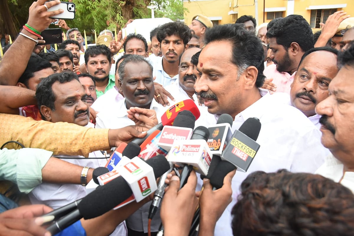 ரூ.100 கோடி நிலமோசடி வழக்கு: `என்மீது யார் வழக்கு பதிய சொன்னார்கள் என தெரியும்- எம்.ஆர்.விஜயபாஸ்கர்