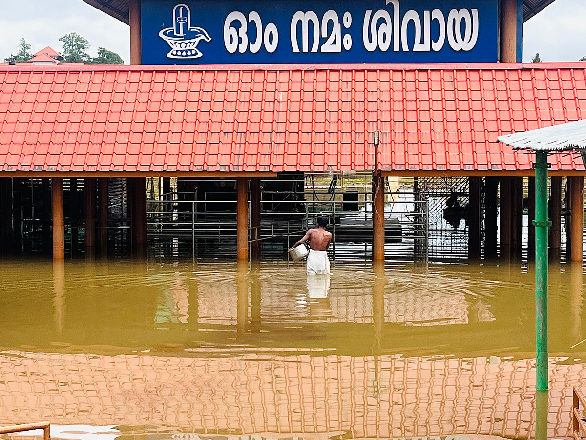 கேரள பெருமழை; ஆலுவா சிவன் கோயிலை மூழ்கடித்த பெரியாற்று வெள்ளம்! - Spot Visit Clicks