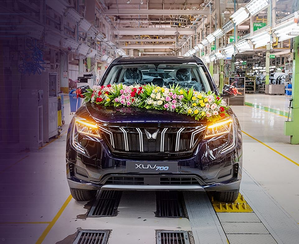 XUV700: நல்லா விக்கிற காருக்கு இம்புட்டு லட்சம் தள்ளுபடியா? தாராள பிரபுவான மஹிந்திரா! என்னாச்சு?