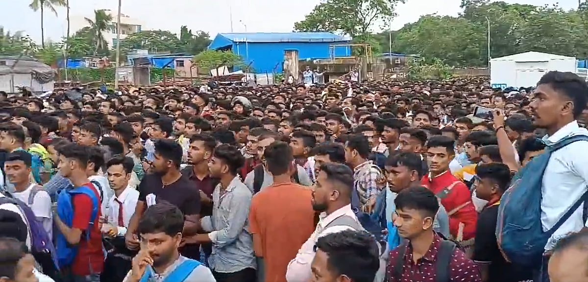 `சுமைதூக்கும் பணி 
2,200 இடங்களுக்கு முட்டி மோதிய 25,000 பேர்... கடைசியில் நடந்த ட்விஸ்ட்!